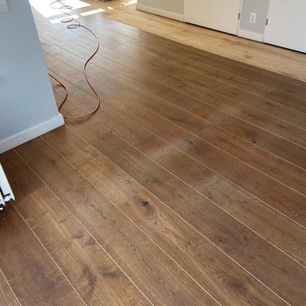 Eiken vloer van vergeeld oranje naar licht eiken naturel.jpg