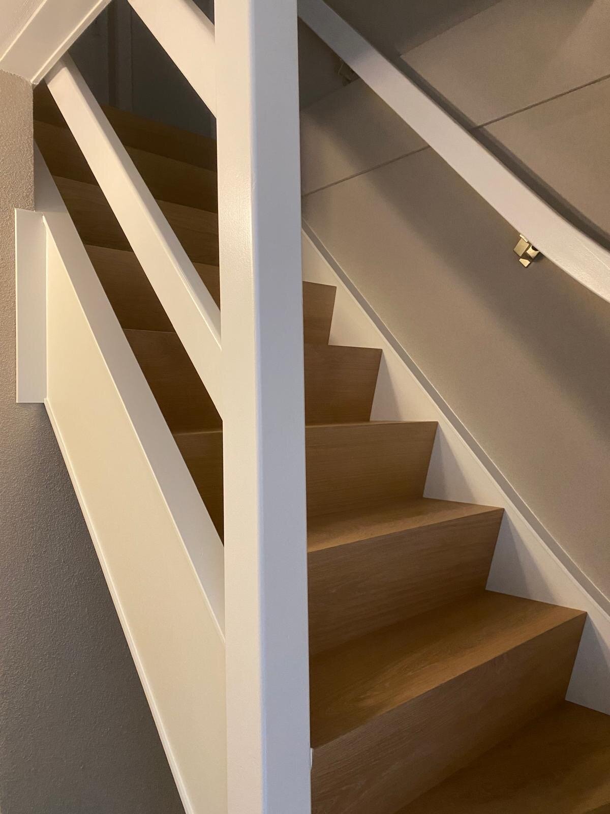 Eiken Z-traprenovatie bloktrap, renovatie, trapbekleding, hout Boxtel