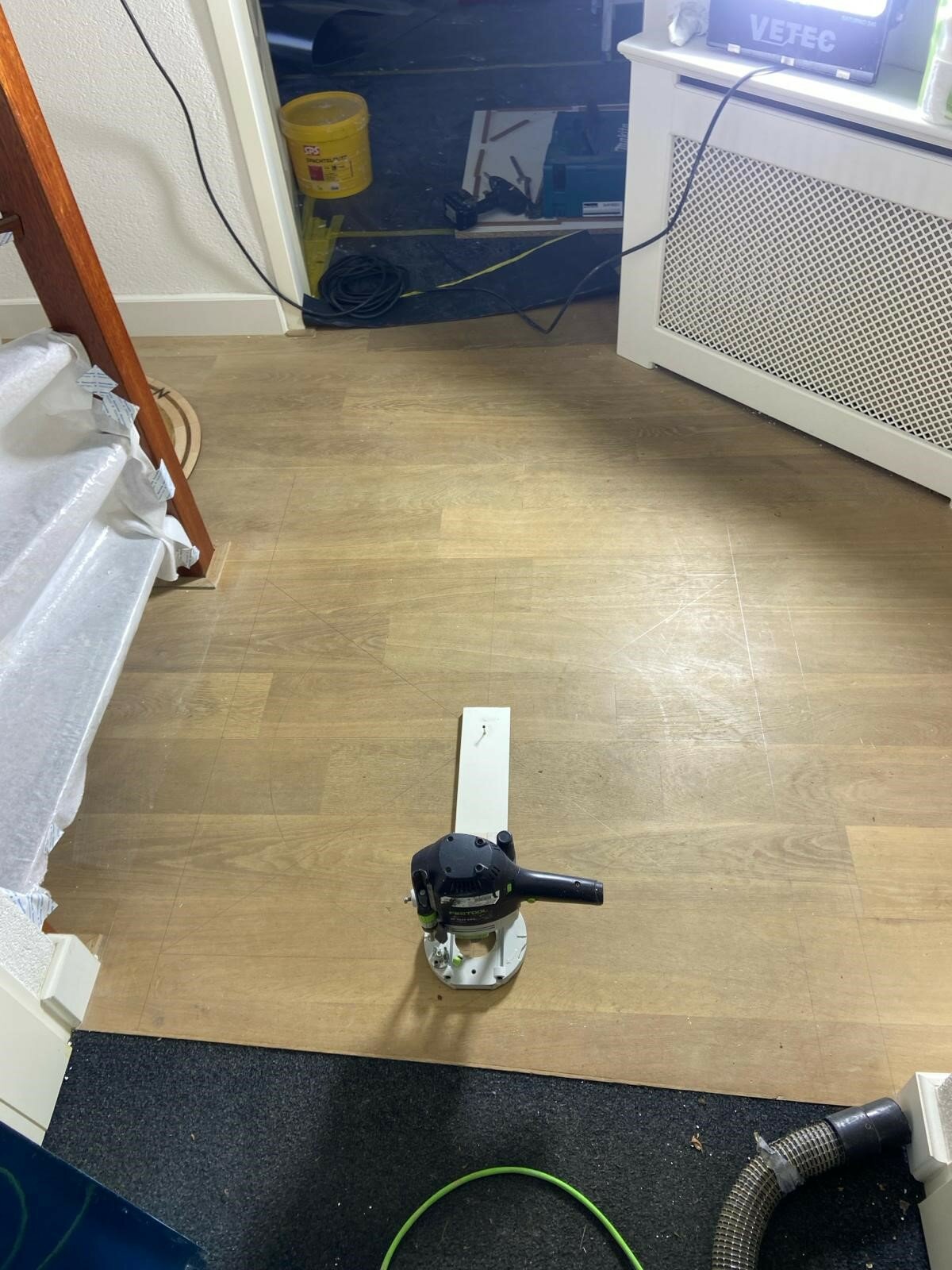 Eiken vloer noestvrij schuren en oliën kompasroos maken Hardinxveld.jpg