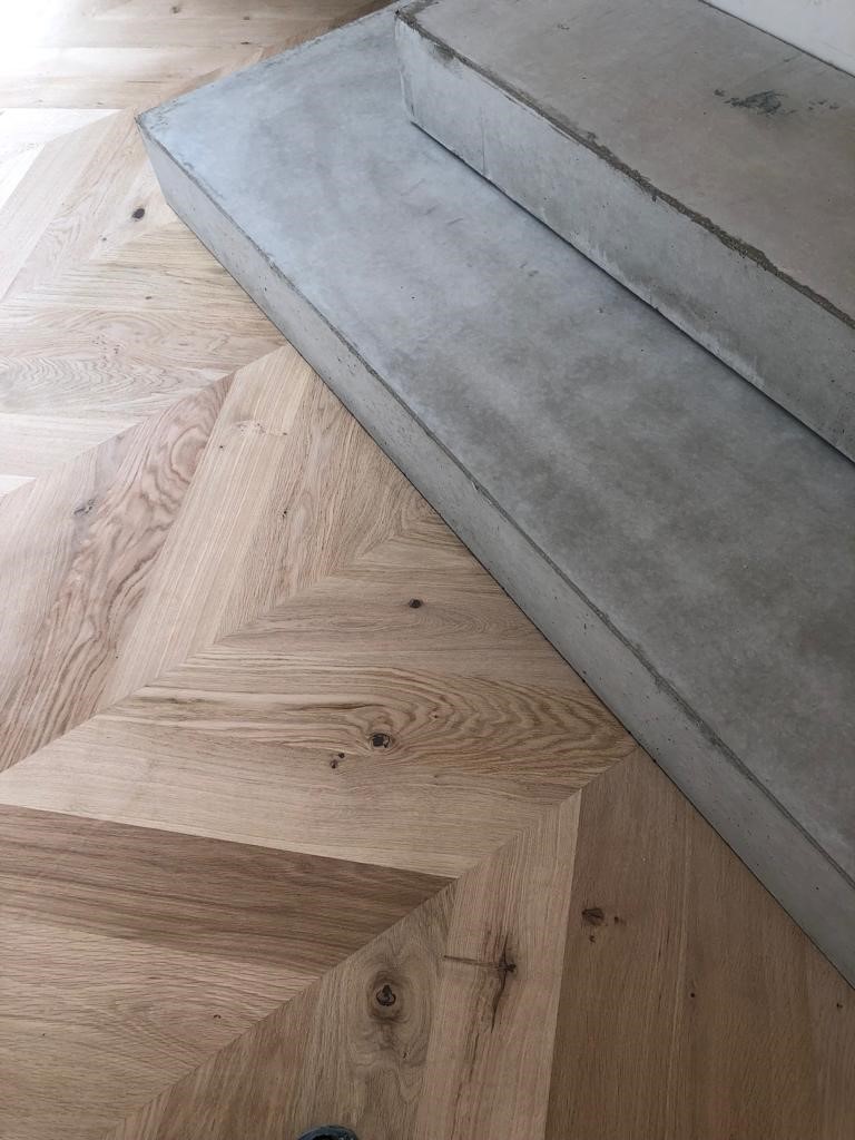 Details nieuwe Hongaarse Punt eiken met beton.jpg