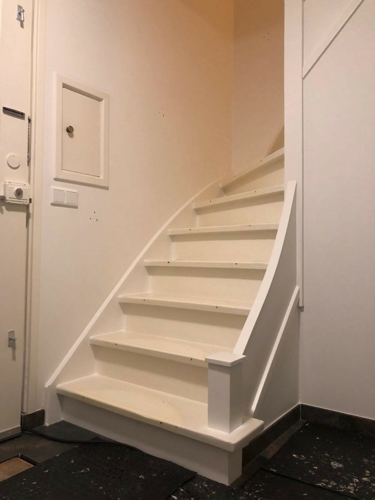 Eiken traprenovatie met nieuwe leuning maatwerk brabant.jpg