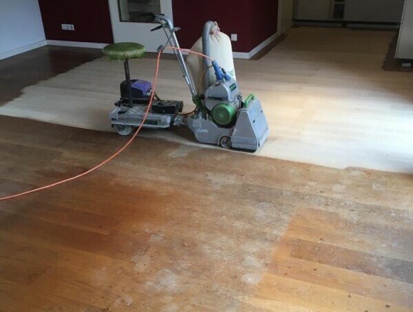 vlekken houten vloer.jpg