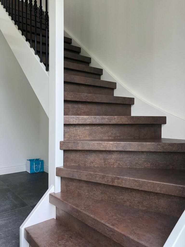 Traprenovatie cortenstaal look overzettreden brons kleur Herpt Den Bosch.jpg