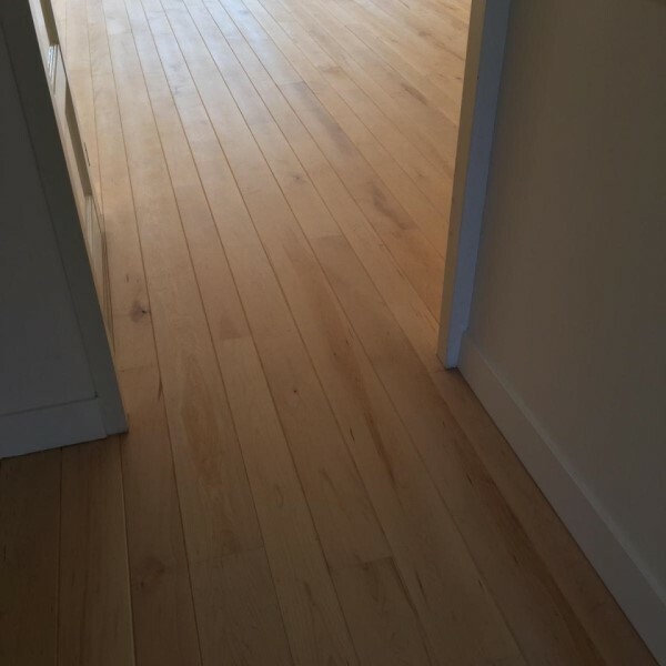 Houten vloer vlekken verwijderen