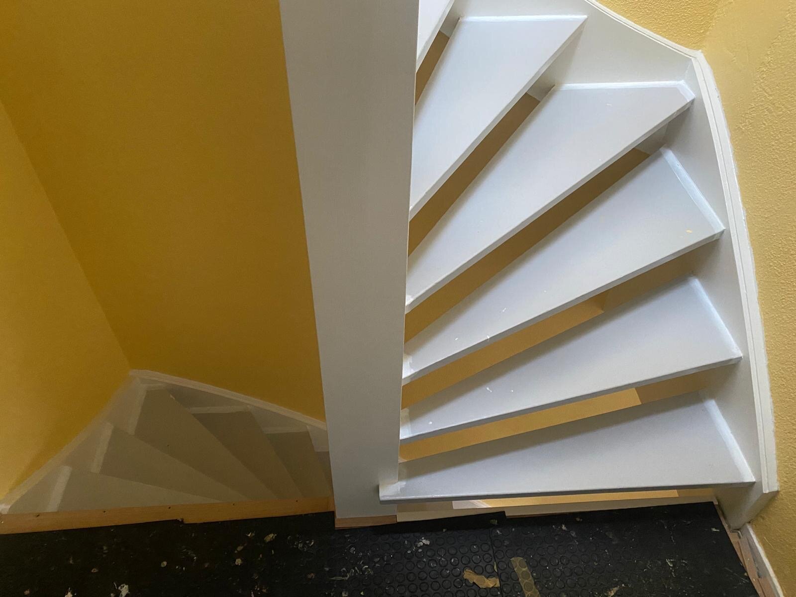 Eiken traprenovatie open en dichte trap in Rosmalen, Den Bosch, Vught met eiken leuning