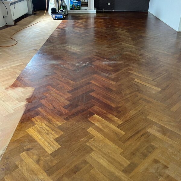 Hardhouten vloer schuren en oliën in Vught, Den Bosch, 's-Hertogenbosch, Rosmalen.jpg