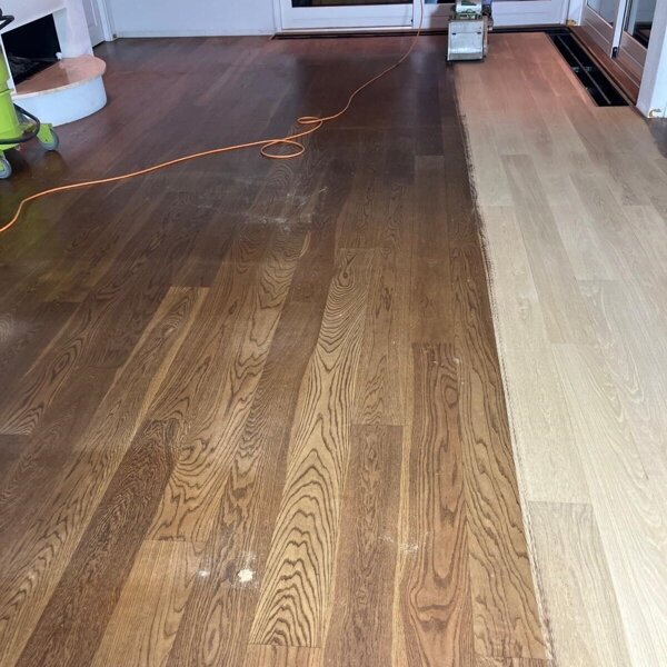 Donker eiken vloer schuren en licht afwerken olien in Rosmalen Den Bosch 's-Hertogenbosch.jpg
