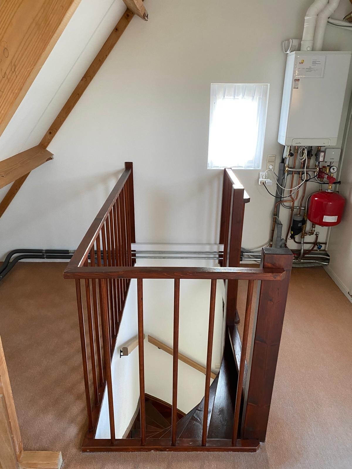 Oude balustrade vervangen door eikenhouten balustrade met zwarte spijlen in Zaltbommel.jpg