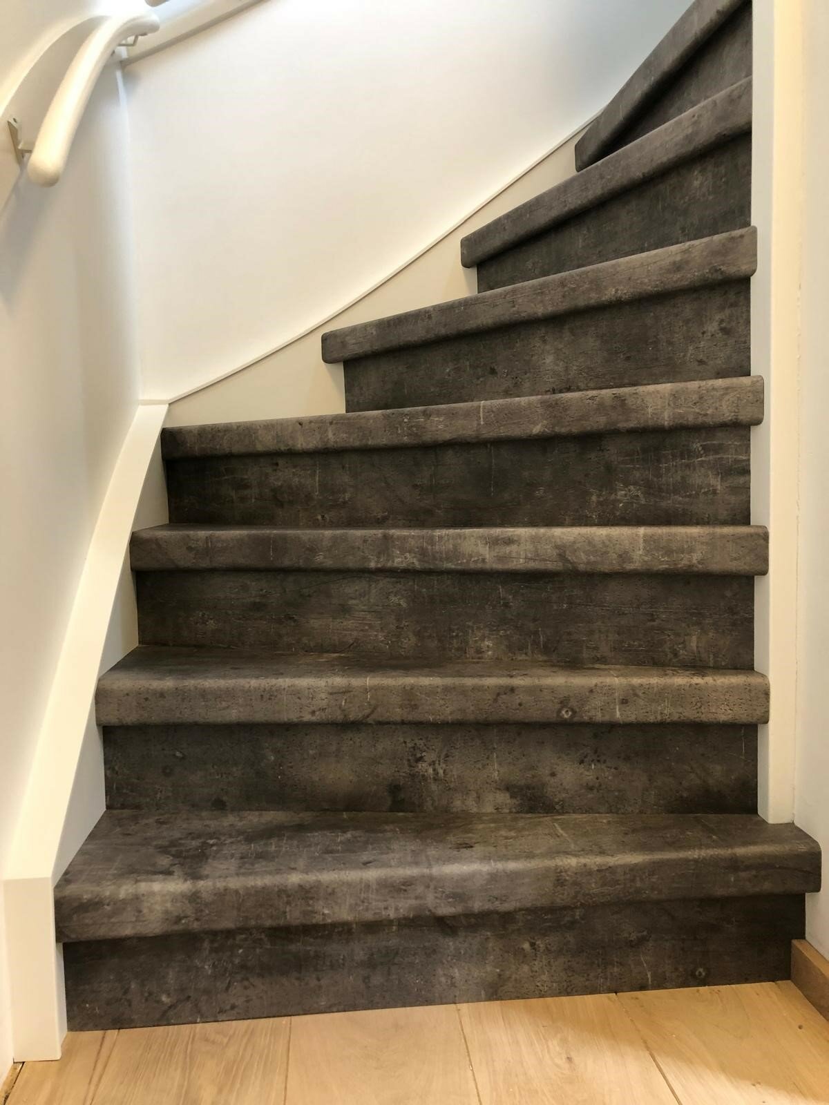 witte zijwangen vinyl treden vinyl stootborden Elshout Waalwijk.jpg