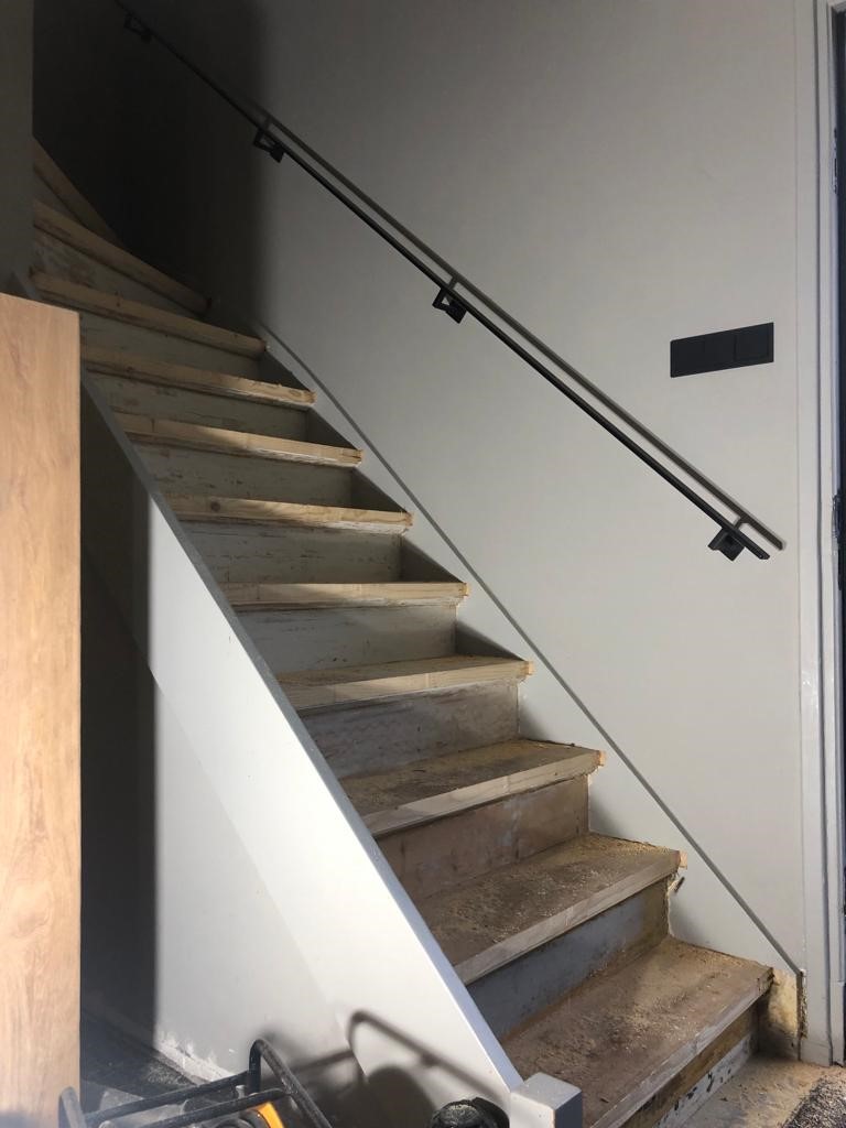 Eiken Z-trap met traprenovatie modern blok hout 's-Hertogenbosch.jpg