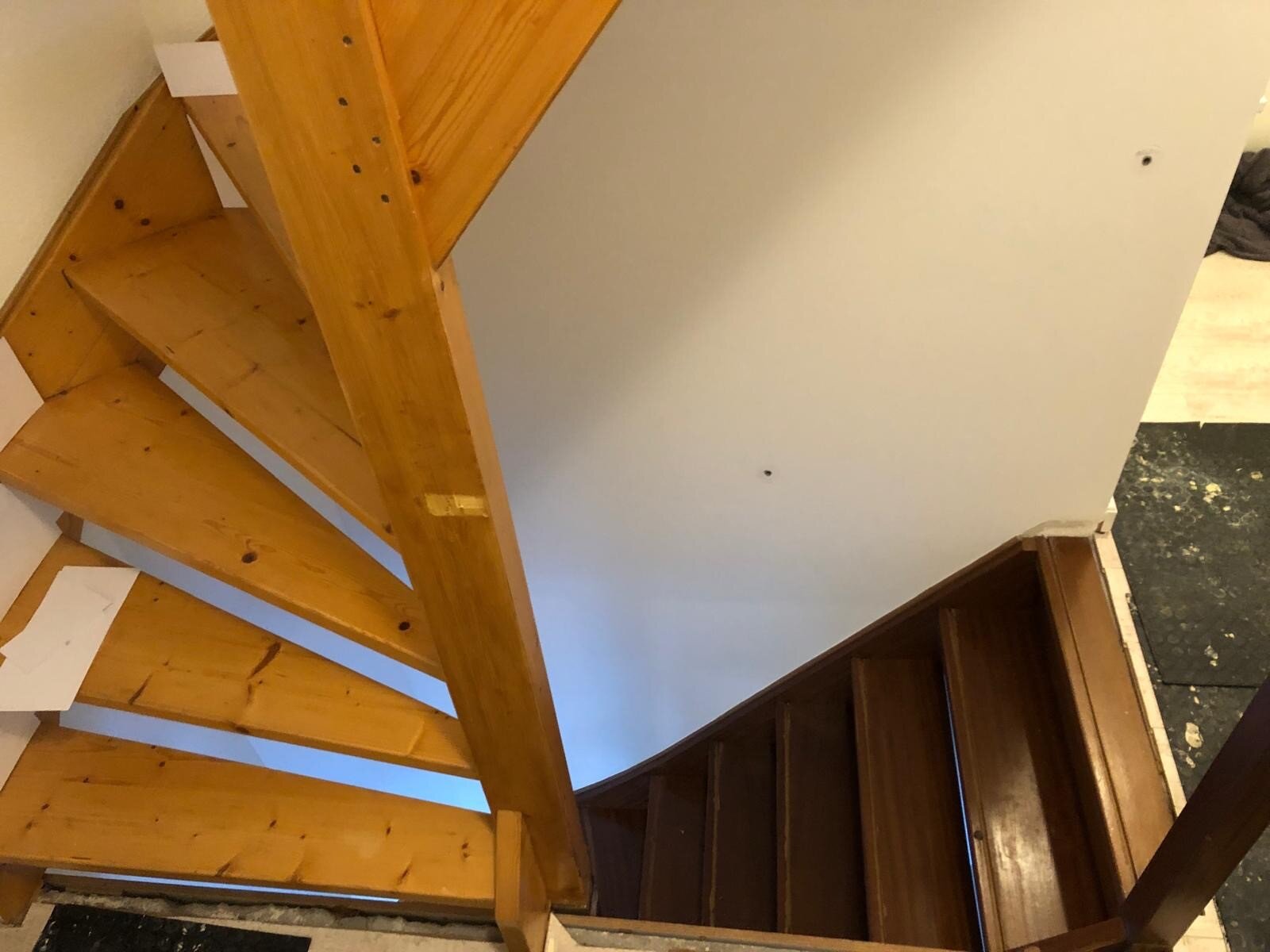 hardhouten trap wordt moderne trap door eikenhouten traprenovatie met nieuwe leuningen en balustrades Waalwijk Drunen Vlijmen Den Bosch.jpg