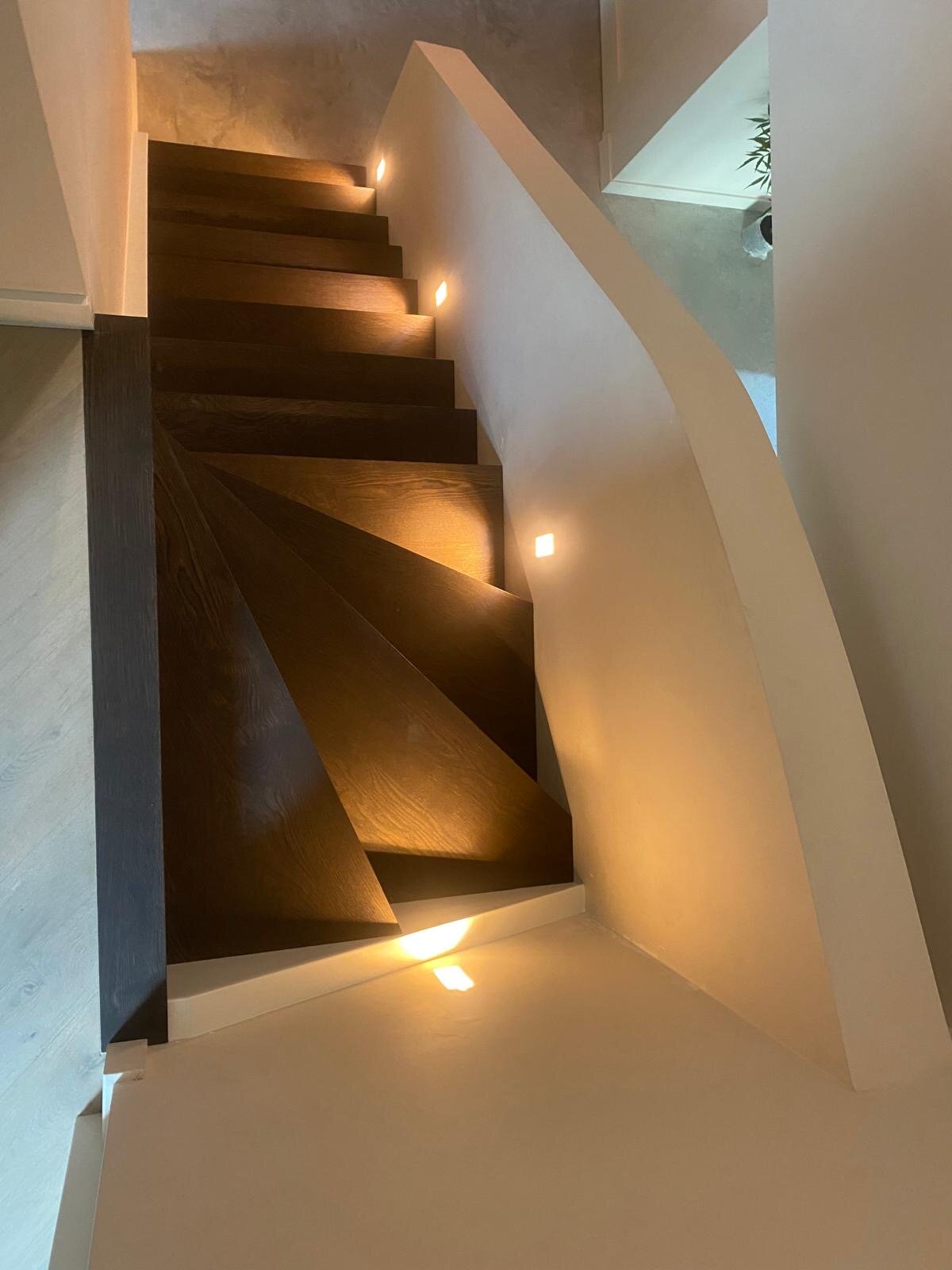 Oude houten trap wordt moderne eiken Z-trap door traprenovatie in Herpen