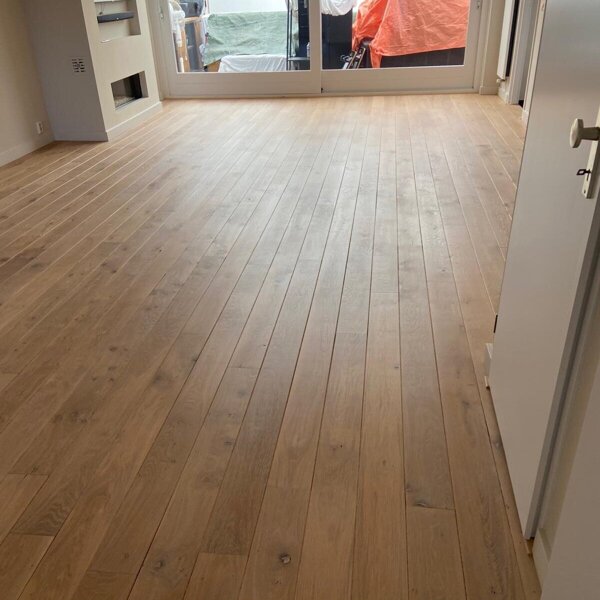 Eiken vloer aanhelen, bijleggen, doorleggen, schuren en oliën in Waalwijk, Wijk en Aalburg, Drunen, Vlijmen.jpg