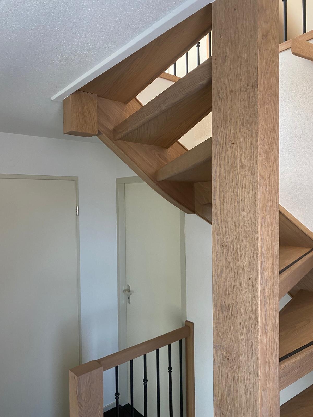 Volledig eikenhouten traprenovatie in Zaltbommel.jpg