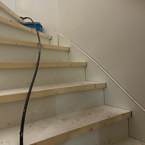 Eiken Z-trap bloktrap door traprenovatie in Eindhoven brabant.JPG