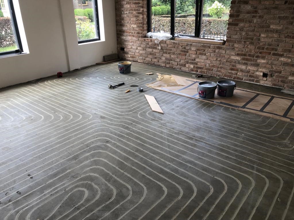 Leggen van nieuwe eikenhouten Hongaarse Punt in Gameren Zaltbommel strak modern eigentijds.jpg