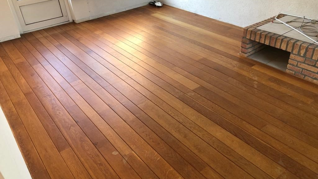 Vergeelde eiken vloer schuren en oliën parket schuren en lichter maken Rosmalen.jpg