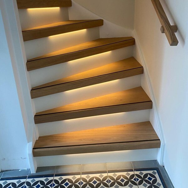 Eiken traprenovatie met LED verlichting in Rosmalen