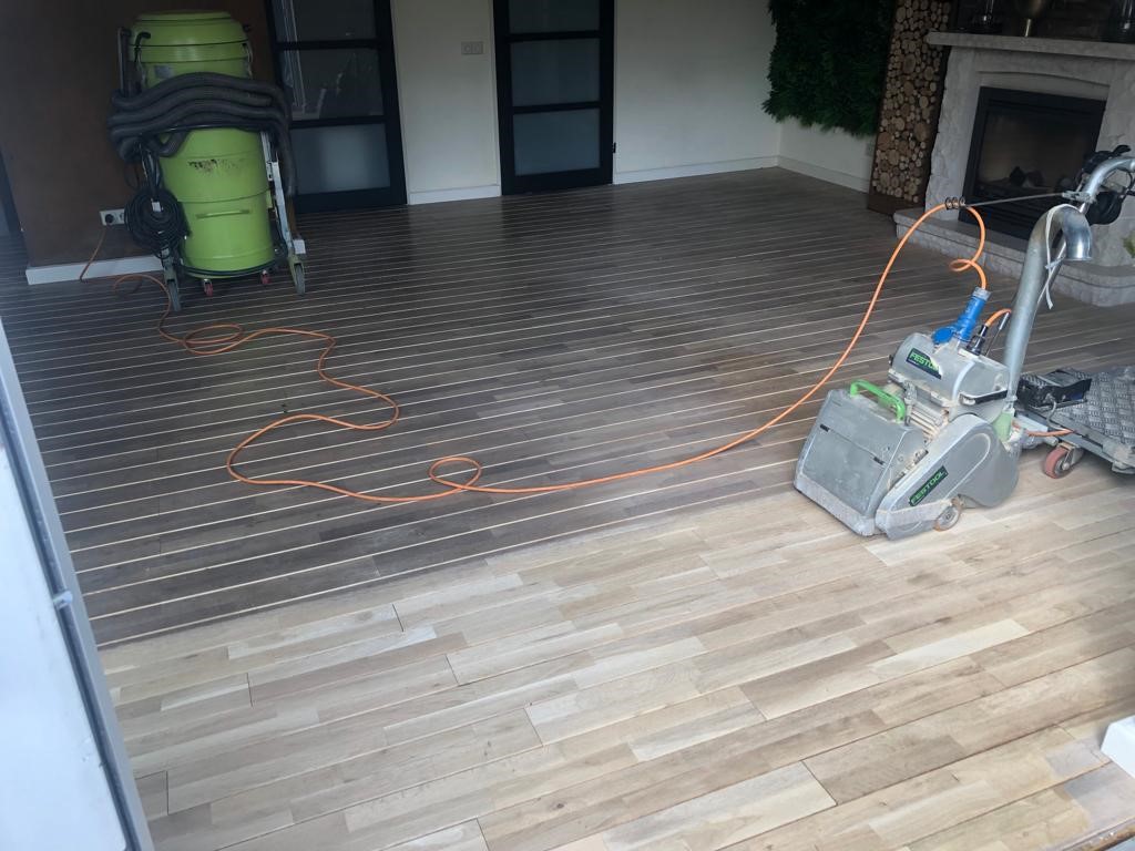 Eiken vloer schuren en zwart oliën in Kerkdriel Den Bosch.jpg