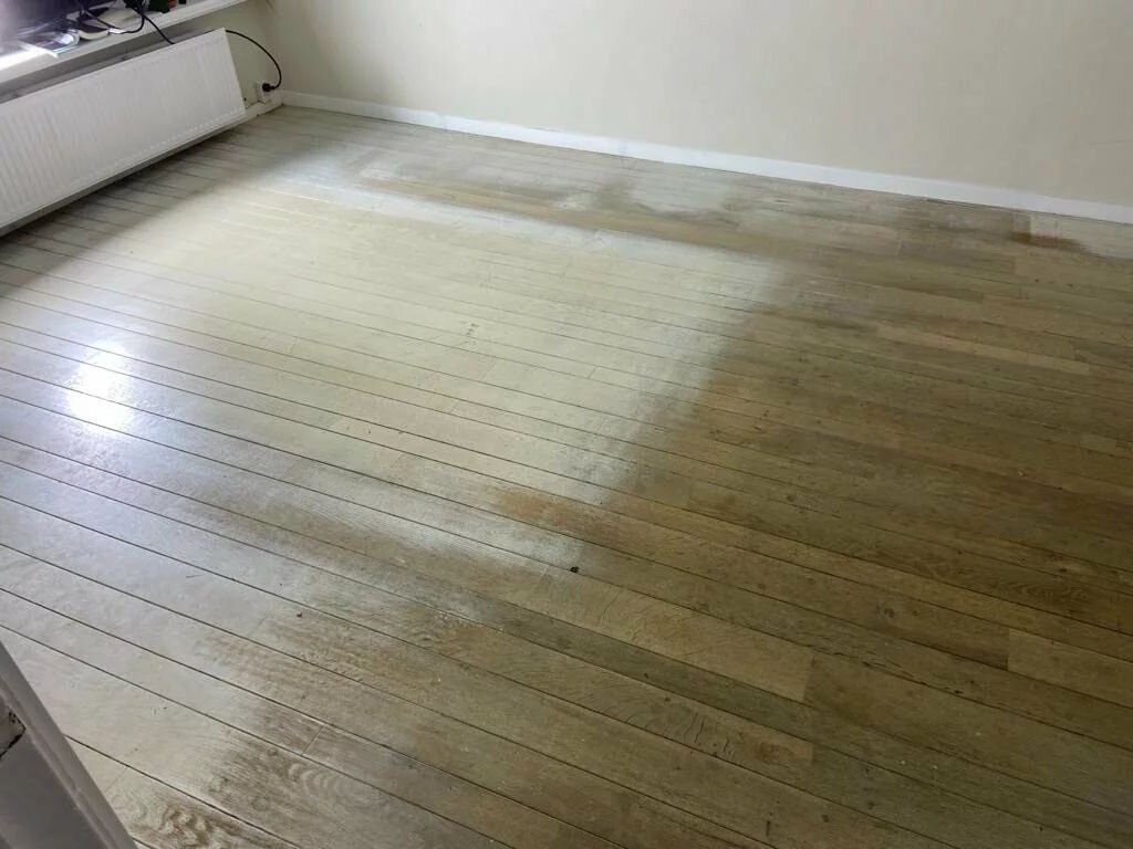 houten vloer verkleurd door tapijt.jpg