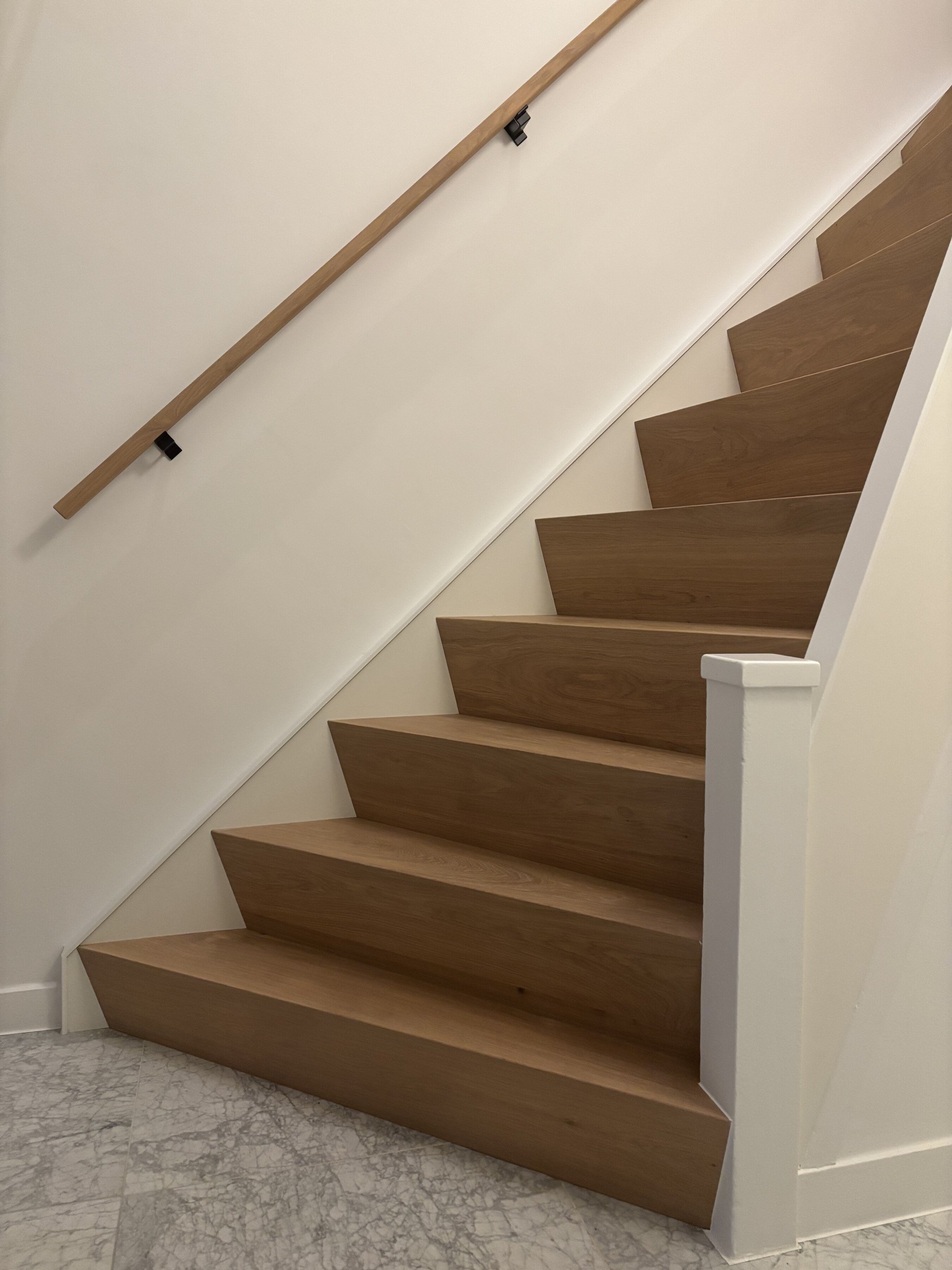 Eiken traprenovatie, Z-trap, bloktrap, open trap, dichte trap, design traprenovatie, eikenhout Culemborg.jpg