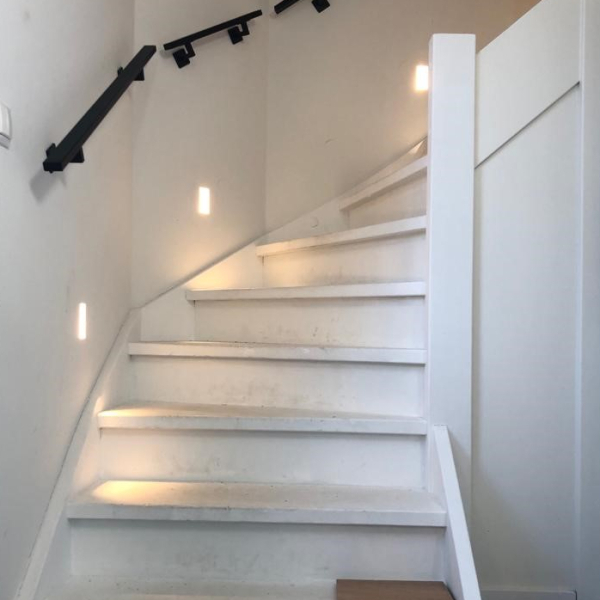 Standaard nieuwbouwtrap wordt moderne eiken Z-trap in 's-Hertogenbosch.jpg