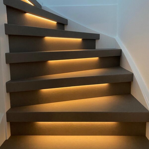 Greige it is! Lederlook traprenovatie in Esch.jpg