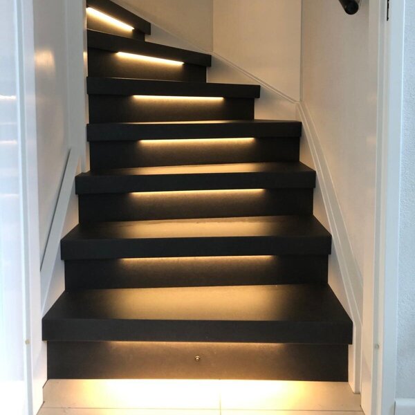 Lederlook leerlook overzettreden antraciet zwart met LED-verlichting op bewegingssensor Den Bosch, Rosmalen, Vlijmen, Drunen.jpg