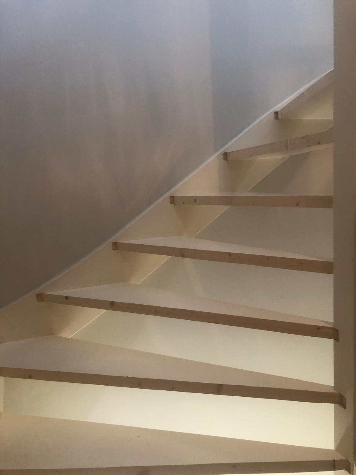 Zwart eiken trap open trap met zijwangen bekleden zwart eiken Zaltbommel Den bosch.jpg