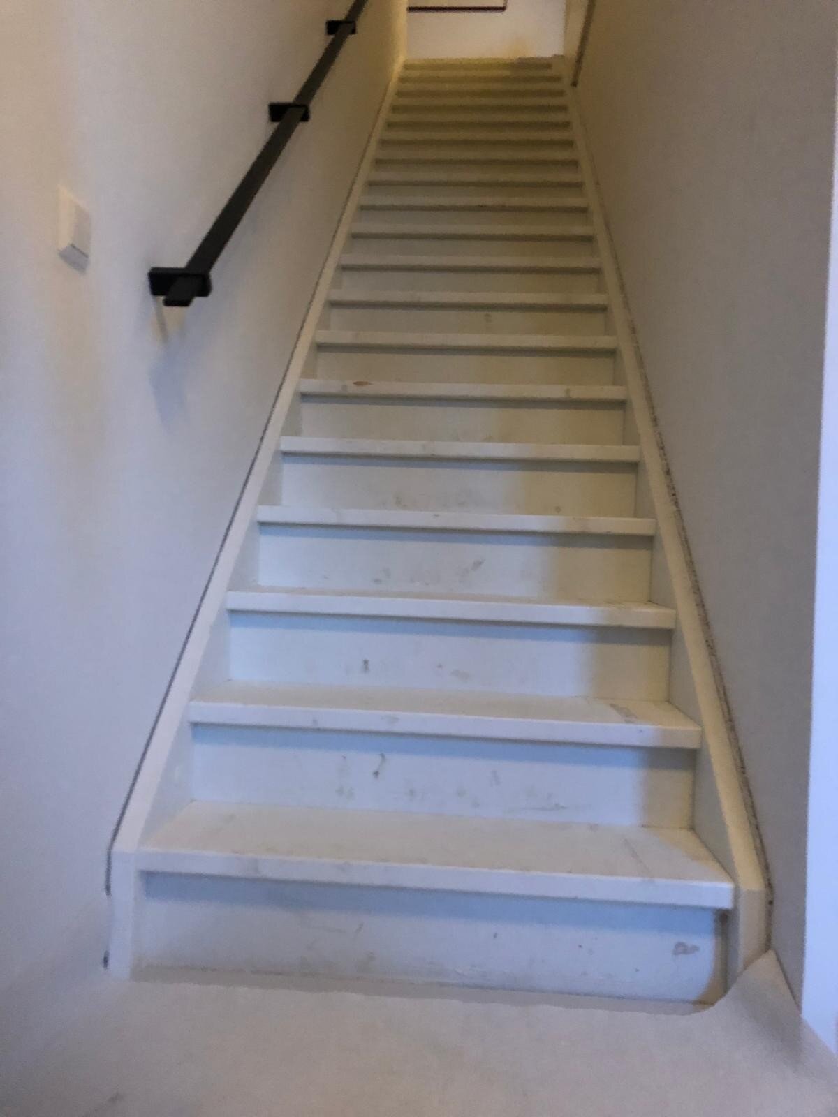 Rechte nieuwbouwtrap bouwtrap wordt eiken Z-trap bloktrap in Utrecht.jpg