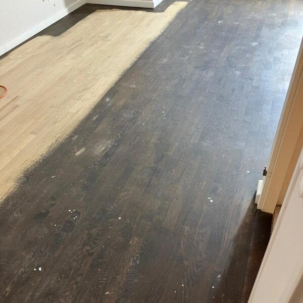 Donker eiken vloer schuren en met een lichte olie afwerken Den Bosch.jpg