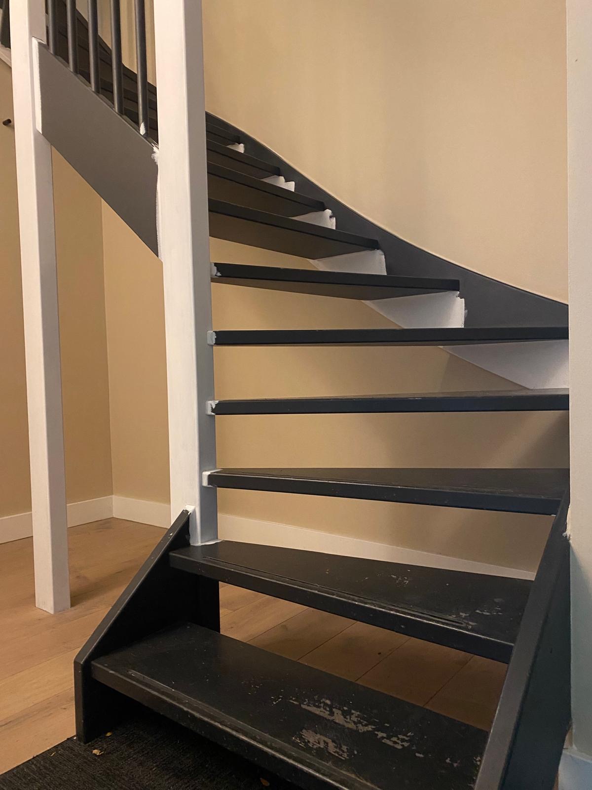 Open trap wordt dichte Z-trap door traprenovatie in Brabant, Berkel-Enschot.JPG