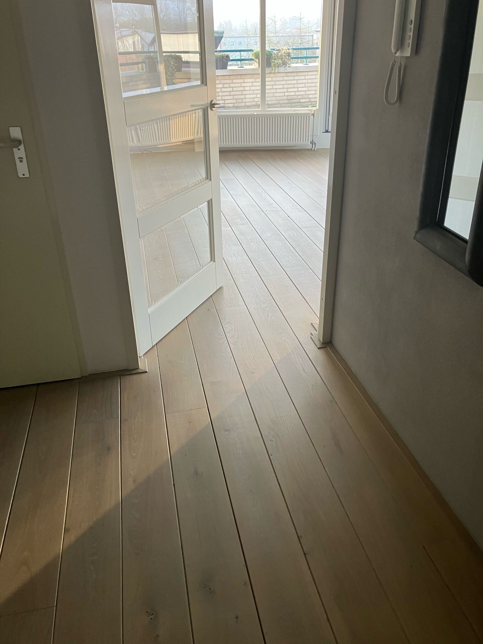 Massief eikenhouten vloer schuren en olien met matte afwerklaag olie Den Bosch, 's-Hertogenbosch, Rosmalen, Zatlbommel.jpg