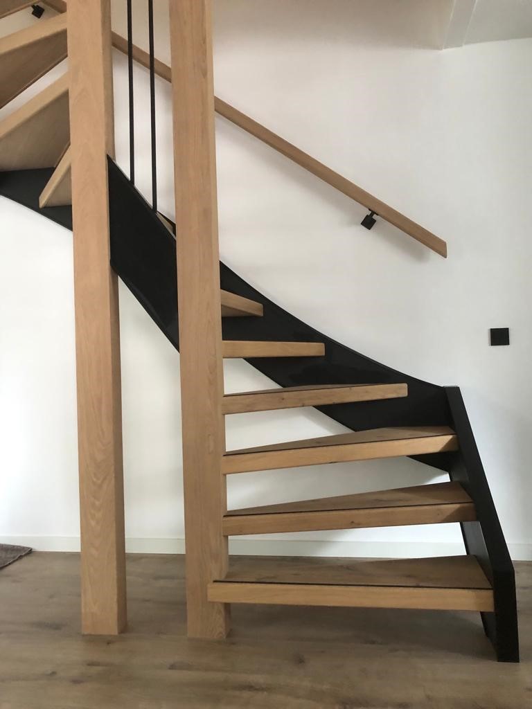 Ook balusters bekleden met eiken, traprenovatie zonder schilderen.jpg