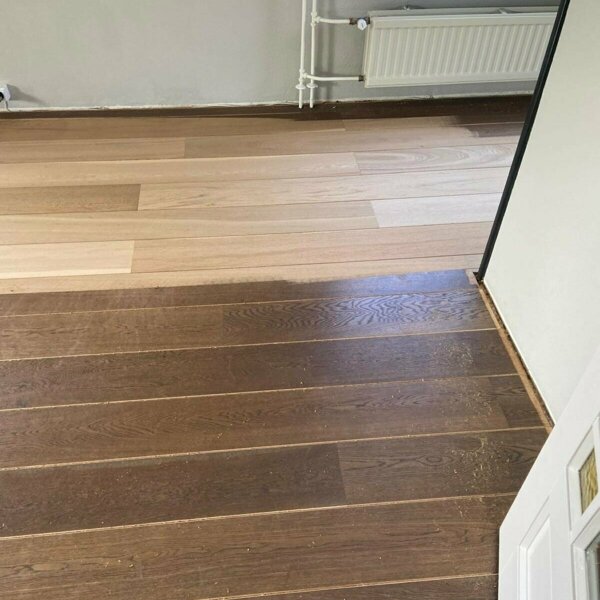 Donkere eiken vloer schuren en in lichte kleur oliën Den Bosch 's-Hertogenbosch Rosmalen Zaltbommel.jpg