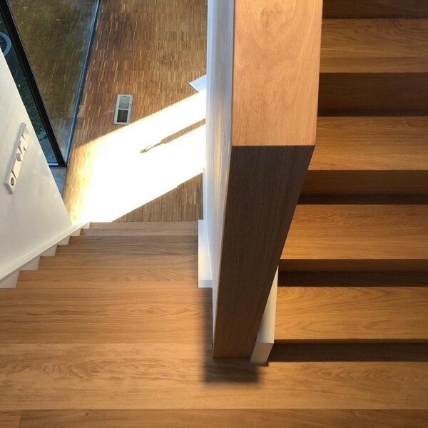 Eiken traprenovatie met bordes, plateau, Z-trap met zijwang Eindhoven Den Bosch.jpg