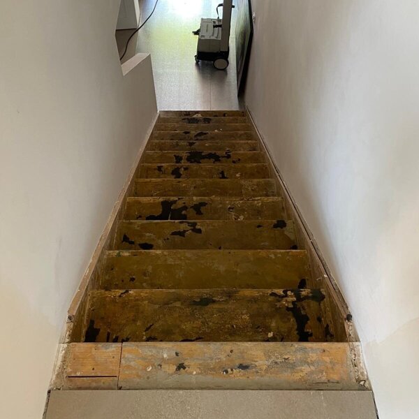 Moderne traprenovatie met eiken overzettreden, Z-trap, bloktrap, hout, eiken leuning Zaltbommel, Den Bosch, Rosmalen