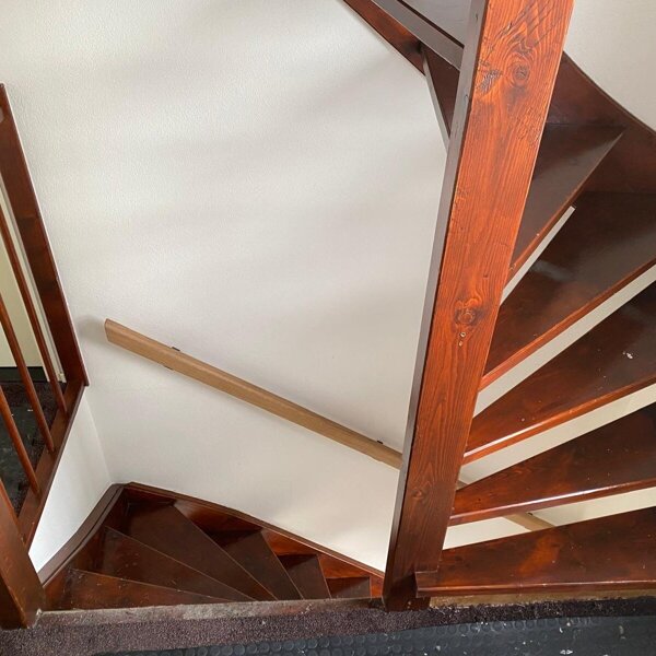 Vurenhouten trap wordt eikenhouten trap door traprenovatie in Zaltbommel.jpg