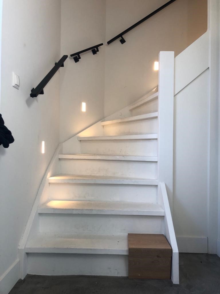 Standaard nieuwbouwtrap wordt moderne eiken Z-trap in 's-Hertogenbosch.jpg