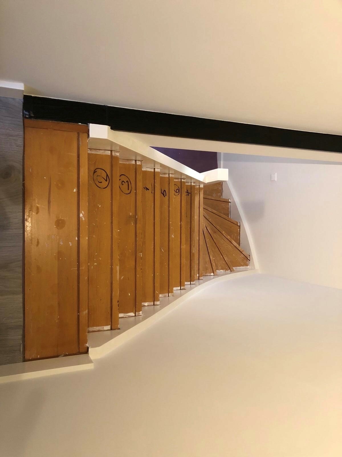 Open en dichte traprenovatie lederlook leerlook vinyl overzettreden Drunen Vlijmen Den Bosch Rosmalen.jpg