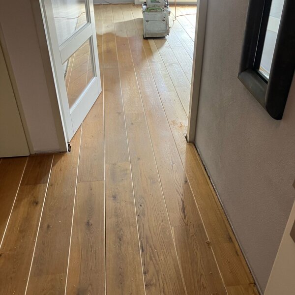 Schuren en oliën van eikenhouten vloer van vergeeld naar vergrijsd mat naturel Den Bosch, 's-Hertogenbosch, Zaltbommel.jpg