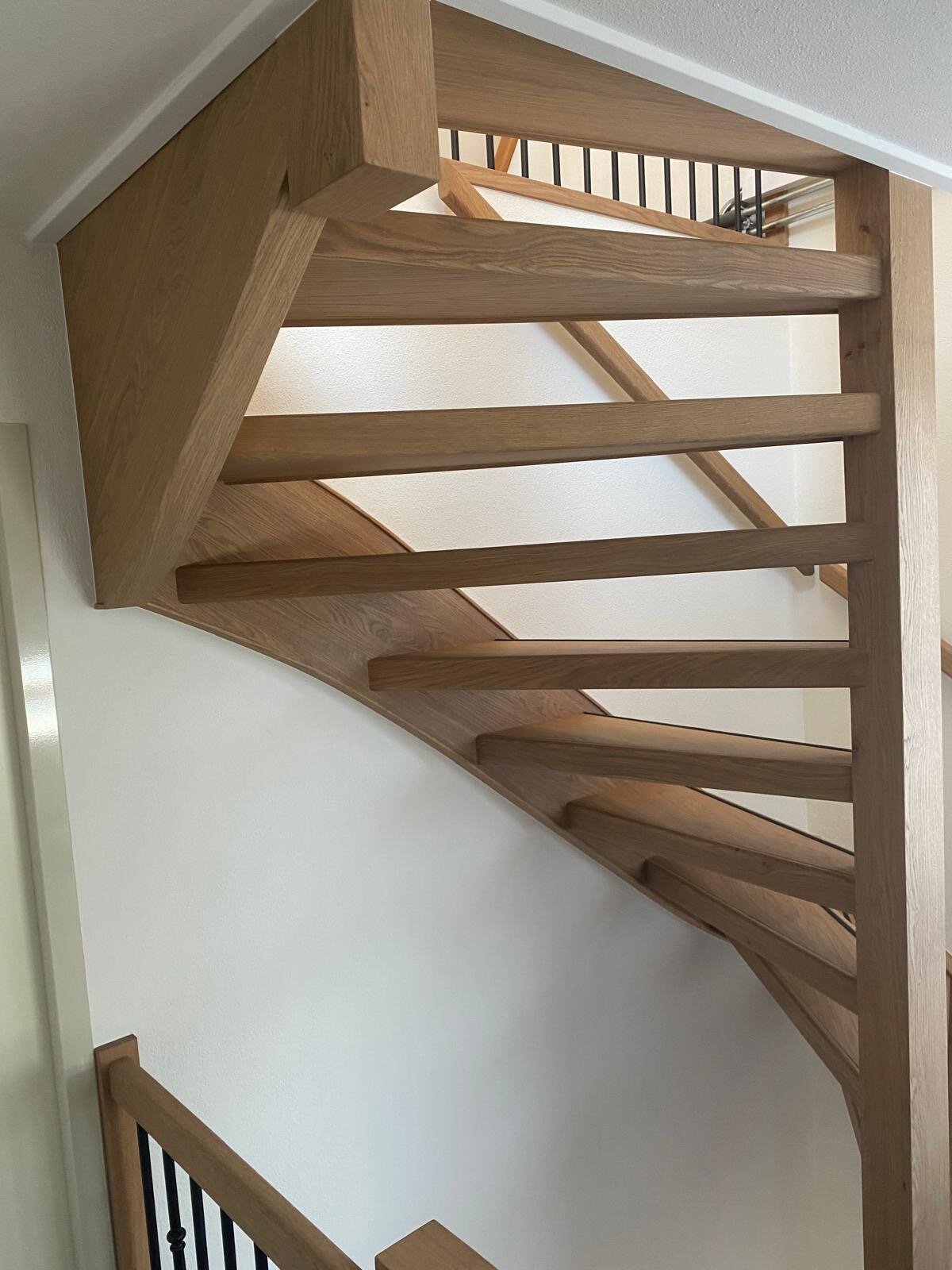 Details open traprenovatie eikenhoute Zaltbommel.jpg