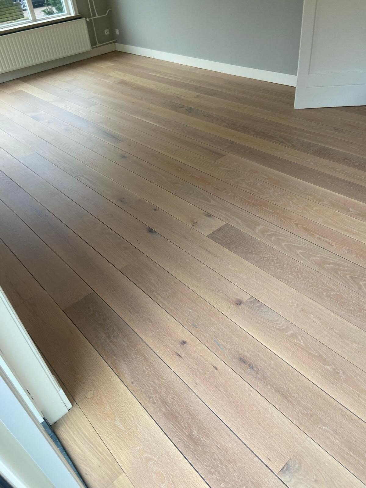 Eiken vloer schuren en andere kleur oliën, slijtage plekken, kleurverschil, den bosch, rosmalen.jpg