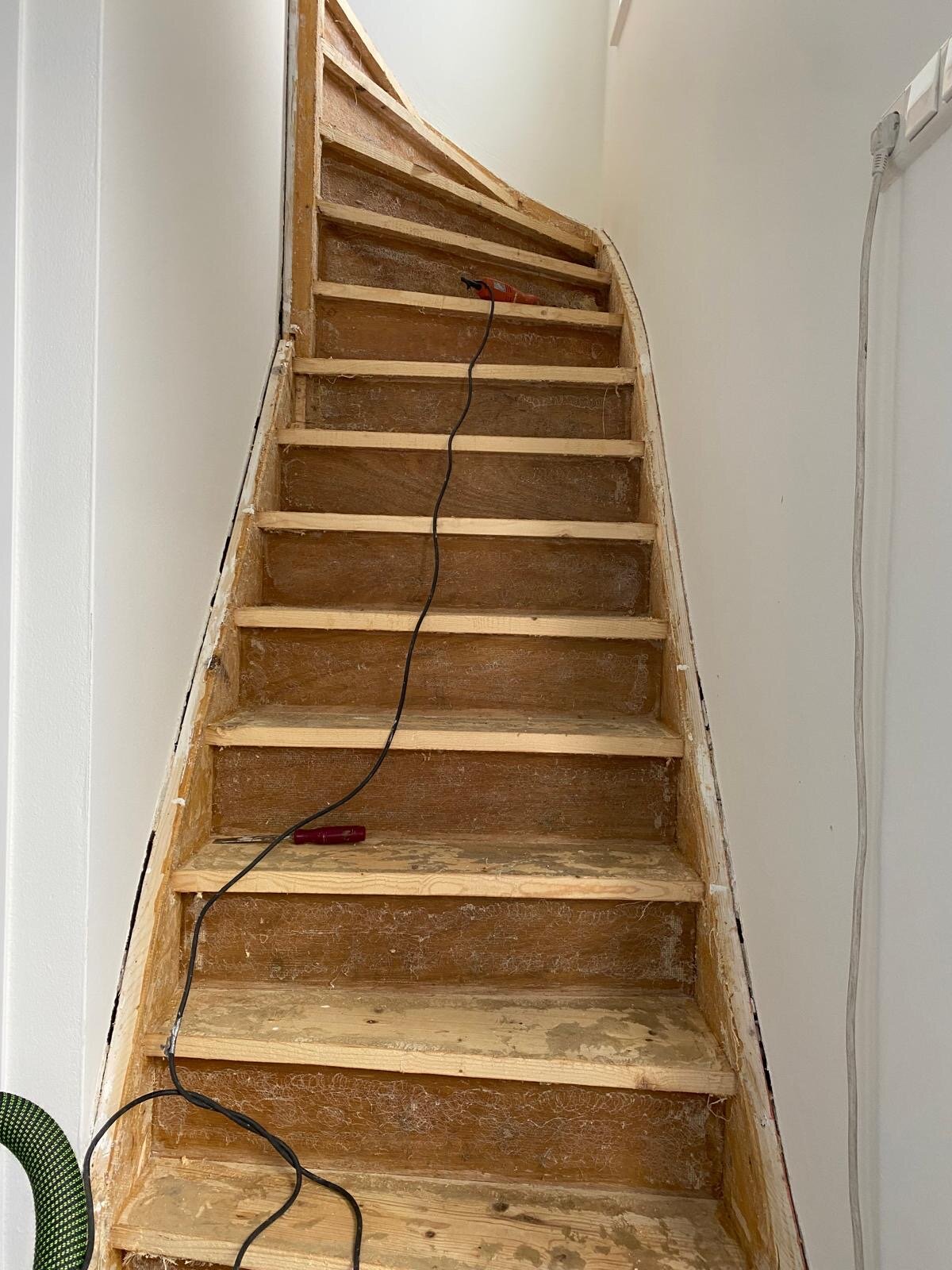 Traprenovatie Z-trap van eikenhout, eiken bloktreden, Z-treden, overzettreden Waalwijk, Wijk en Aalburg, Drunen, Vlijmen, Den Bosch, Zaltbommel.jpg