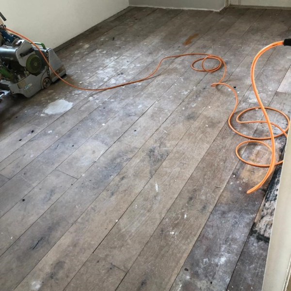Schuren en oliën houten vloer parket na verbouwing Aalst.jpg