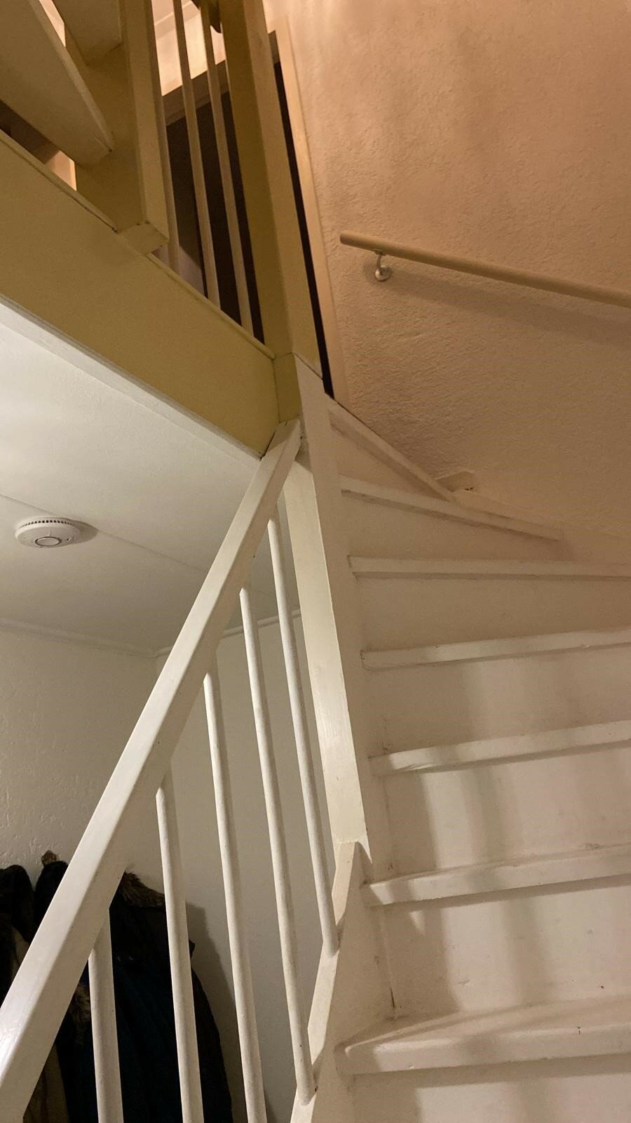 Traprenovatie met balustrades zwart met eiken.jpg