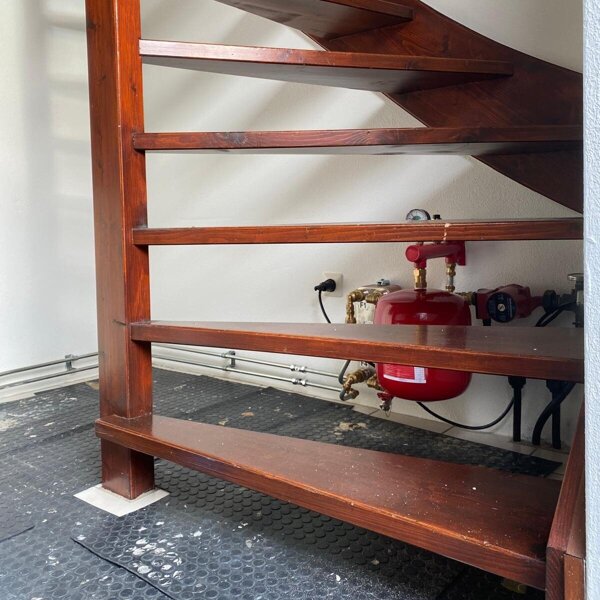 Vurenhouten trap wordt volledig eikenhouten trap Zaltbommel.jpg