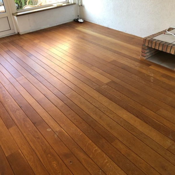 Vergeelde eiken vloer schuren en oliën parket schuren en lichter maken Rosmalen.jpg
