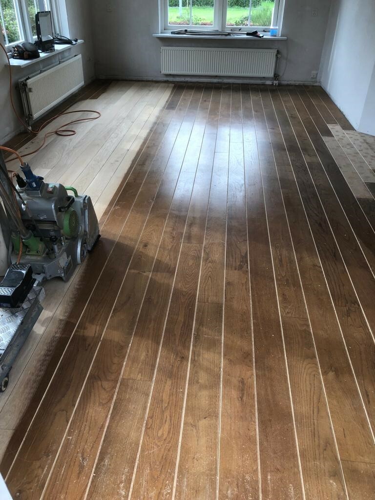 Schuren en oliën van eikenhouten vloer lichter maken Zaltbommel Den Bosch.jpg