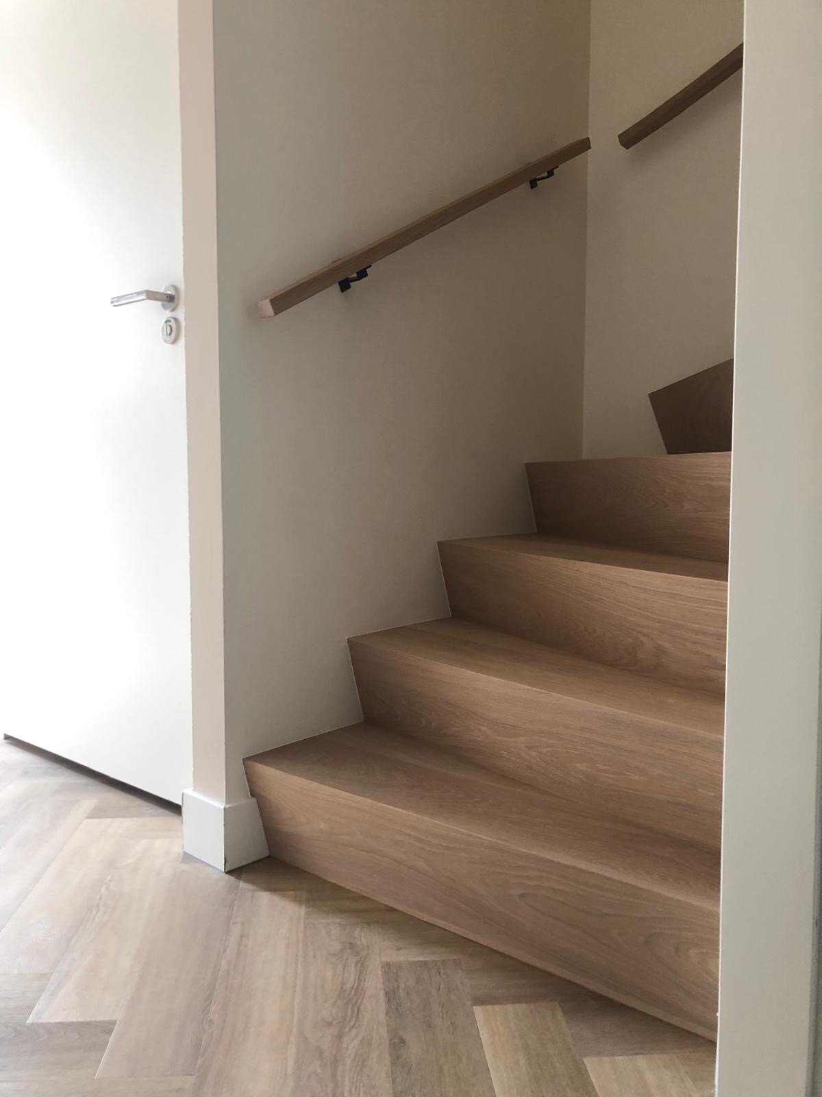 Strakke traprenovatie, design trap, Z-trap, bloktrap, eikenhoute.jpg